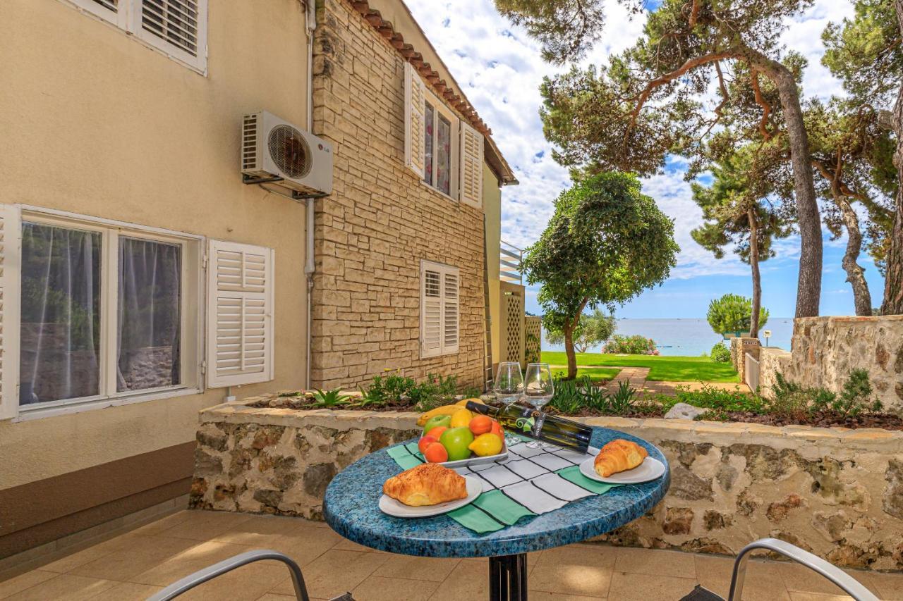Al Mare Apartments Ровинь Экстерьер фото